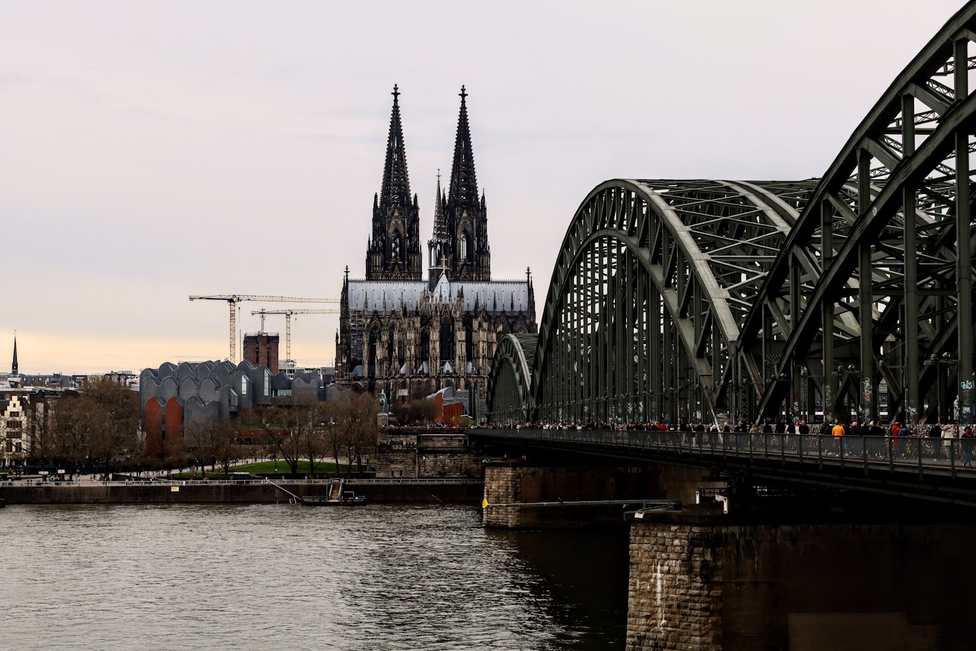 Incentive in Köln – Kölner Dom und Hohenzollernbrücke am Rhein