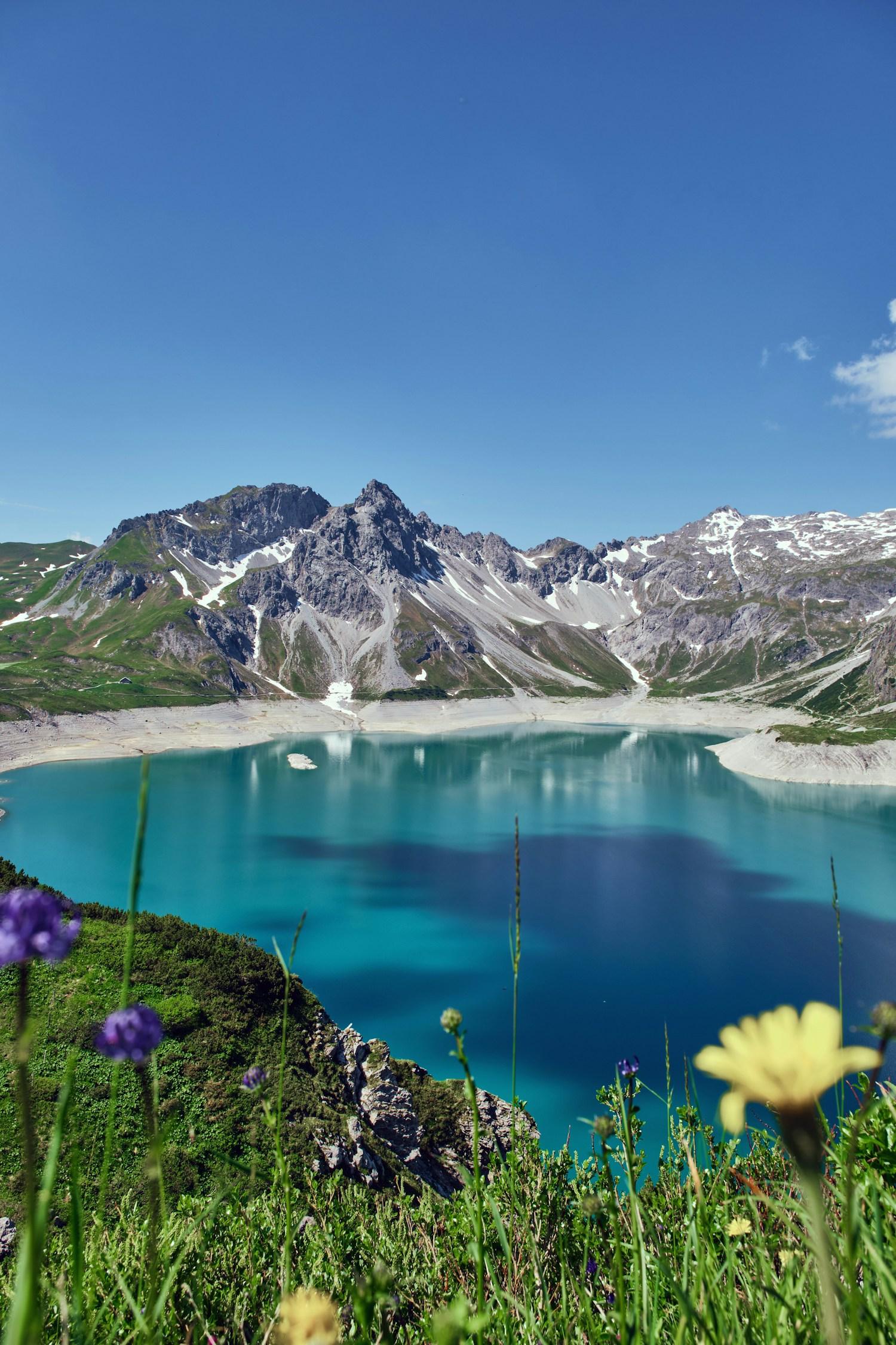 Incentive-Reise Österreich – türkisfarbener Bergsee in den Alpen