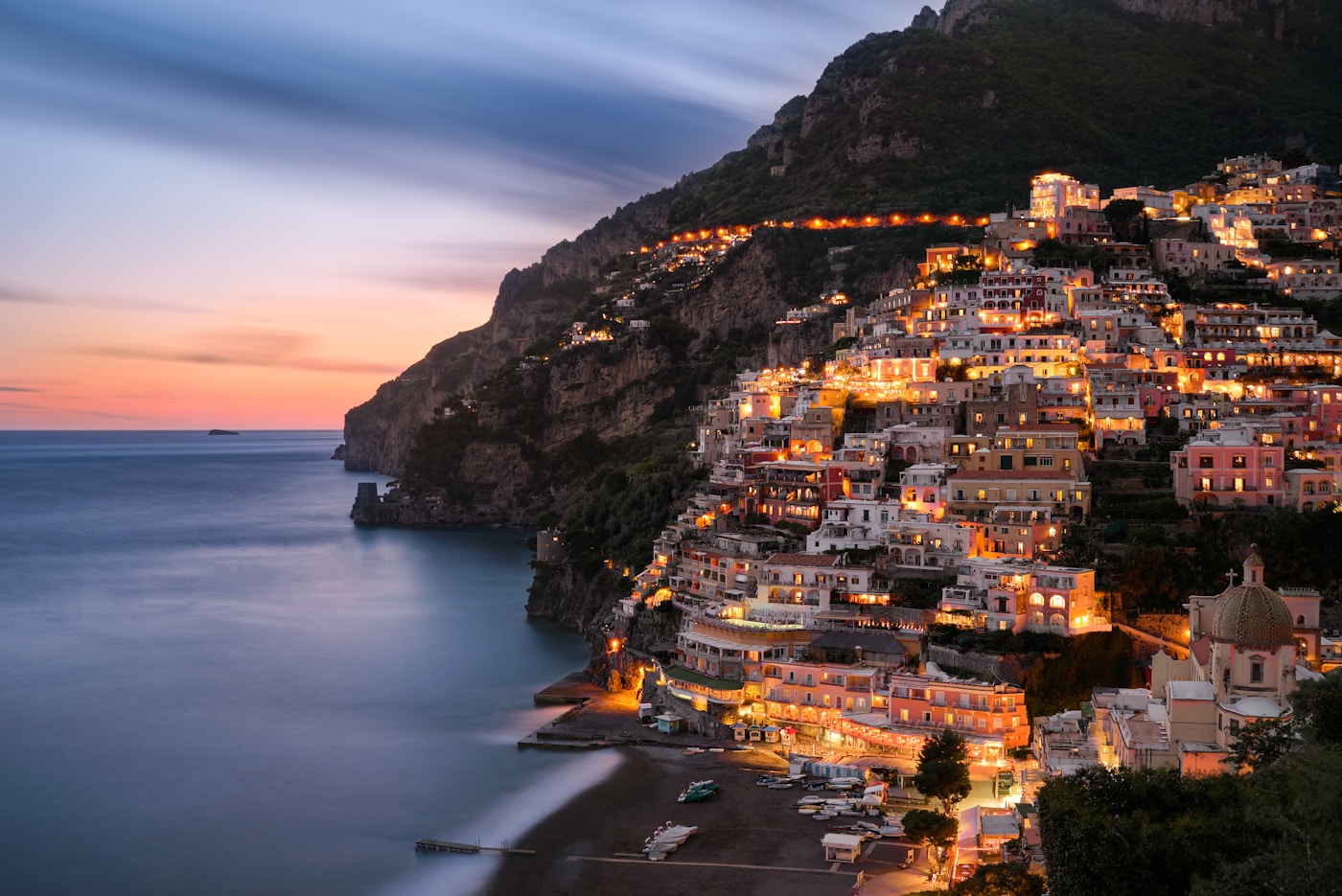 Incentive-Reisen Beispiele – Positano an der Amalfiküste in der Dämmerung