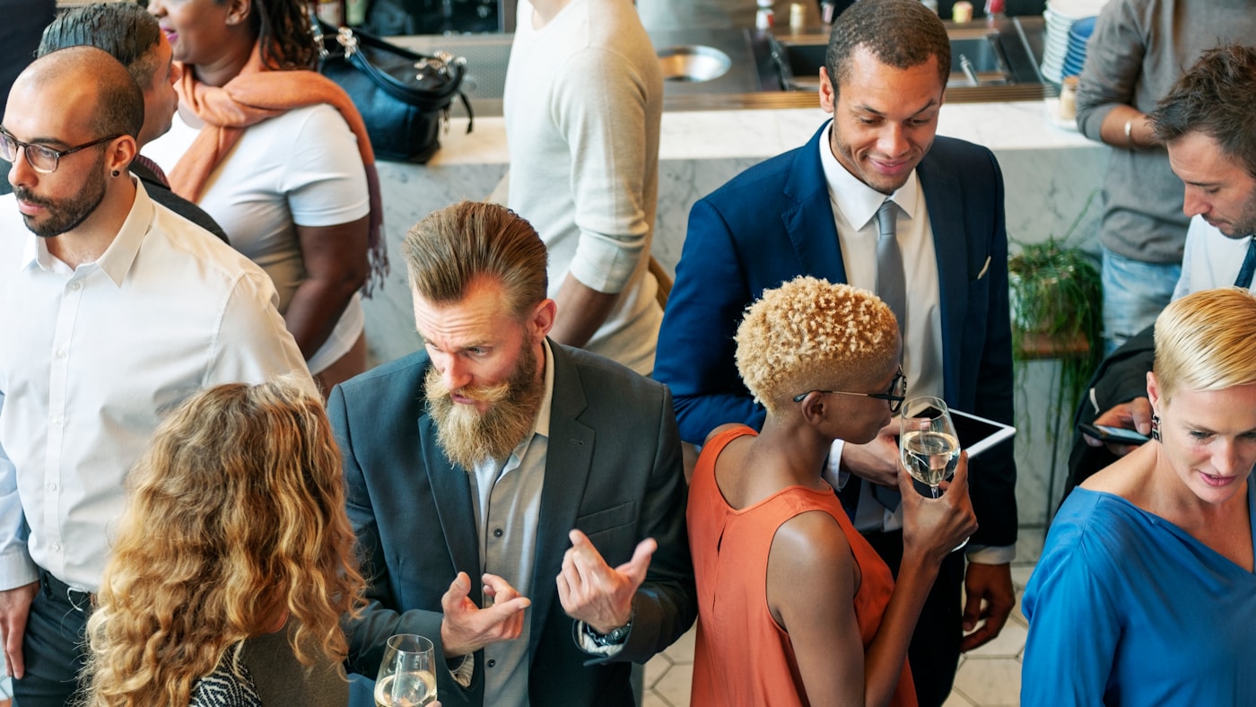 Kongress organisieren – Networking-Empfang mit Fachpublikum