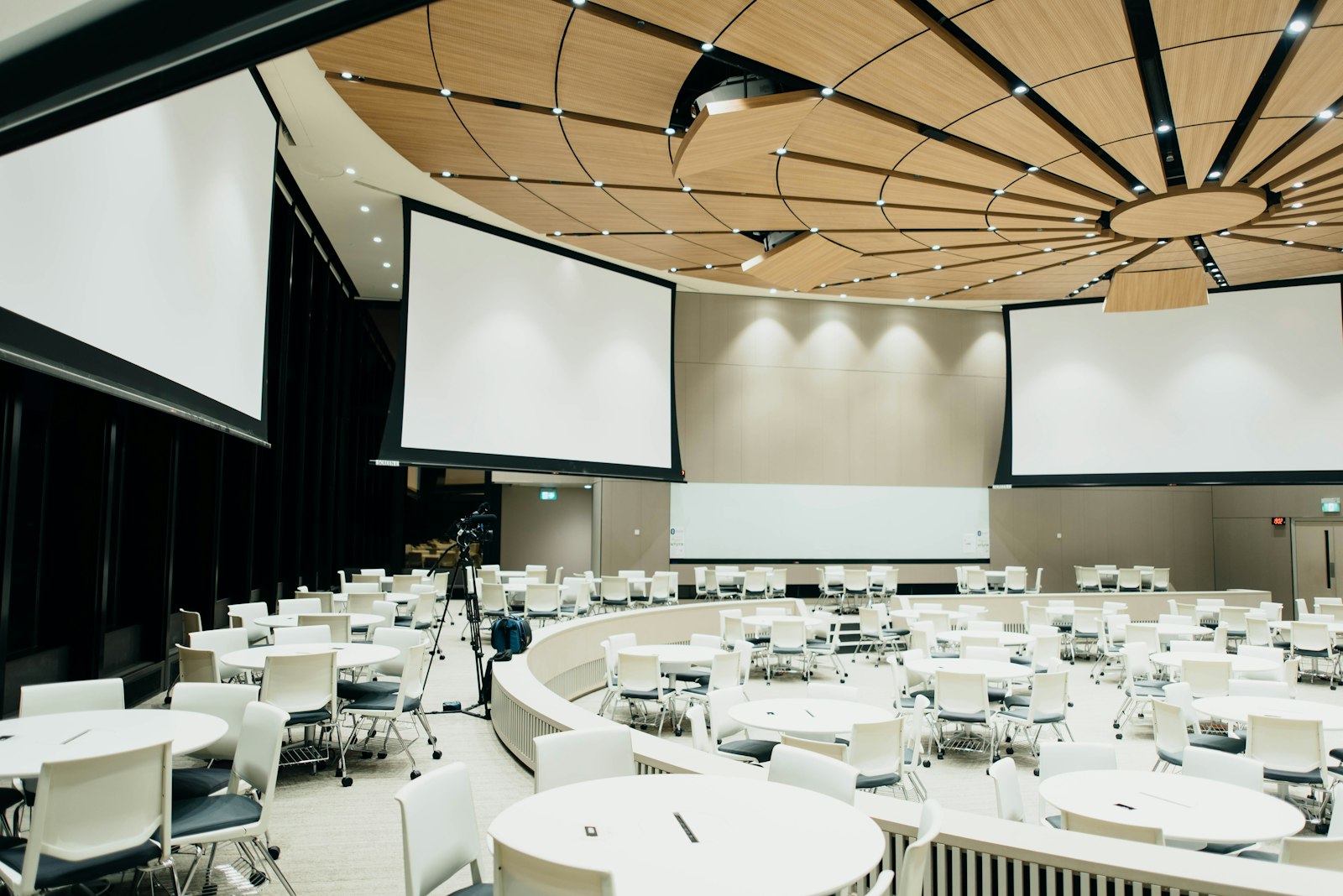 Moderner Kongresssaal – Meetings und Events